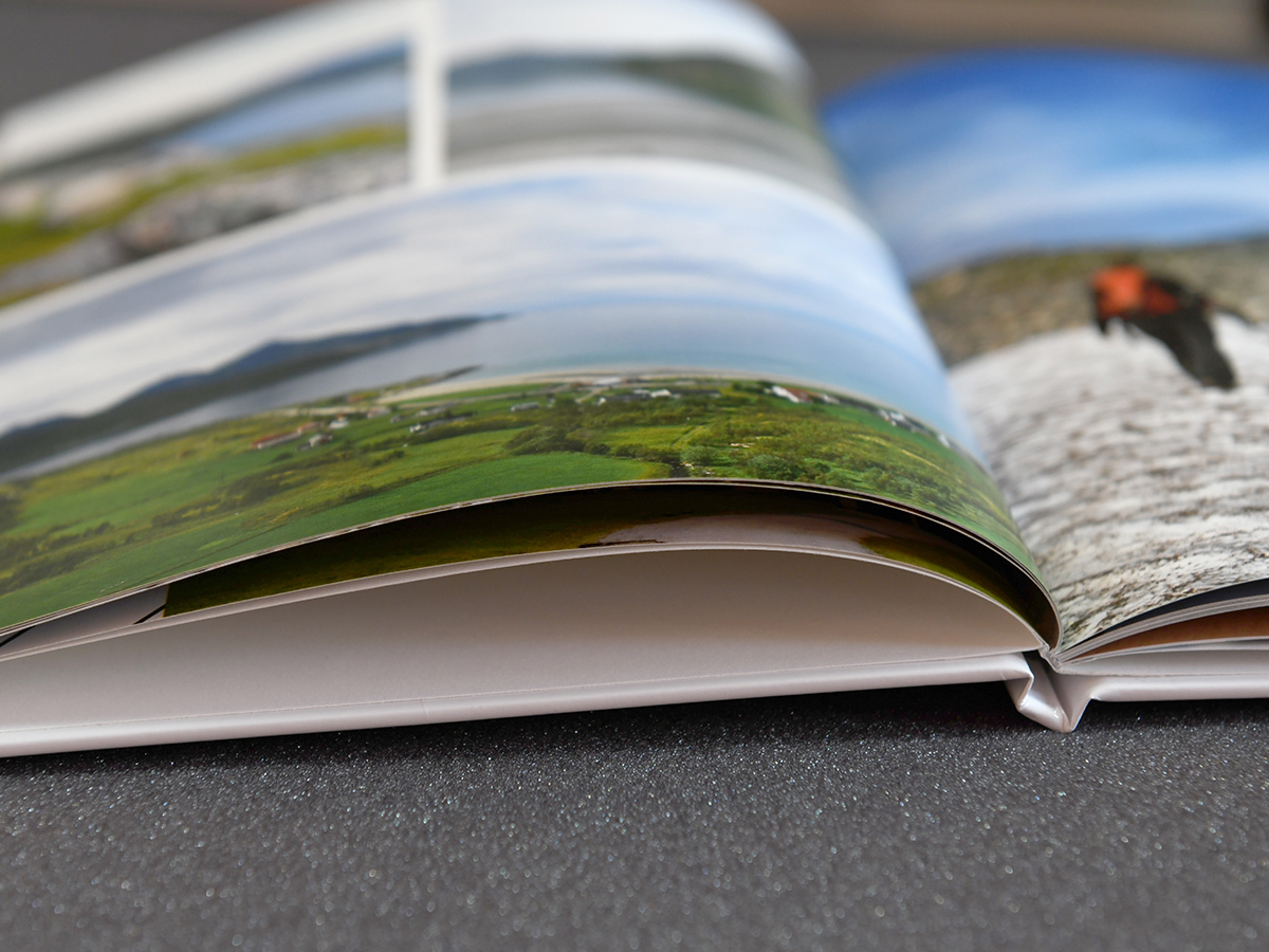 Das myposter Fotobuch punktet mit einer gut verarbeiteten Bindung und einer angenehmen Seitendicke.